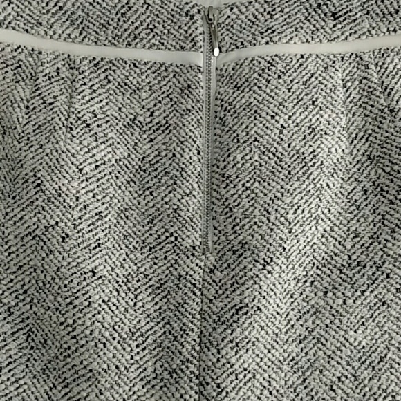 White House Black Market Tweed Boot Mini Skirt In Black Ecru Grey Size 4 NWT - Picture 3 of 8